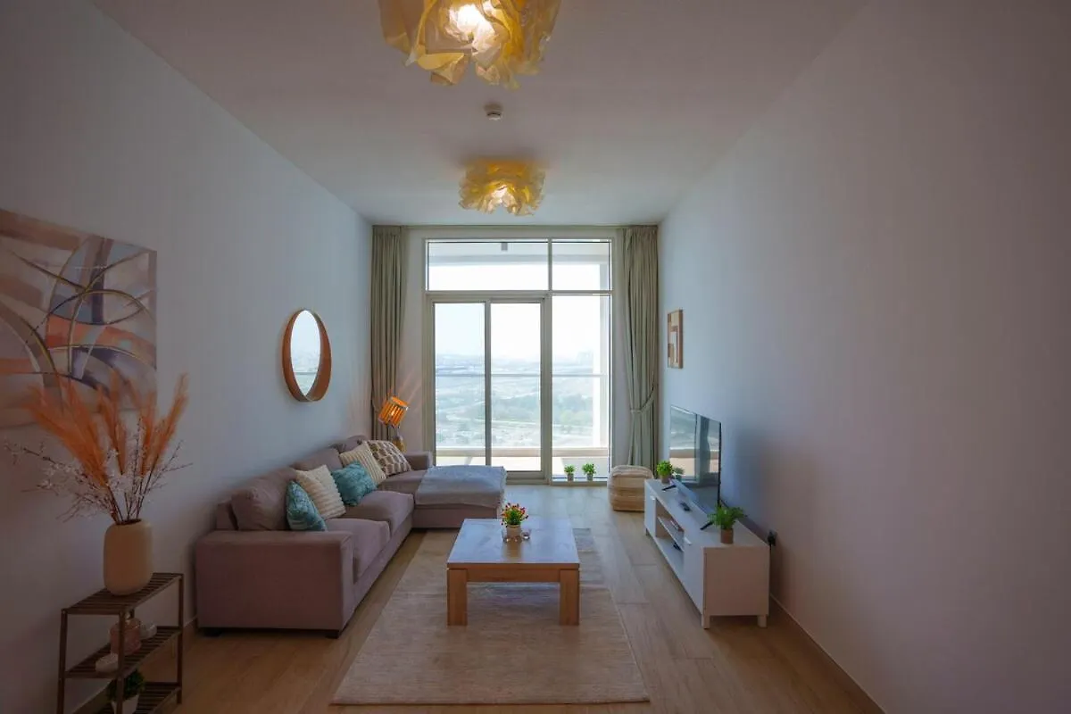Apartment 1Br Modern Comfort At Studio One Dubai